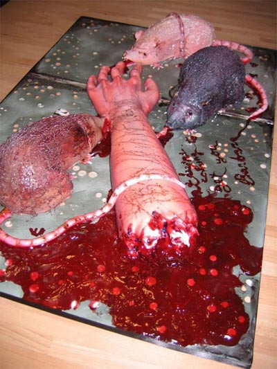 Imagen del pastel más interesante con ratones y un brazo mutilado