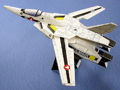 Robotech en Papel: Una Valkyria y un Robot Centraedis