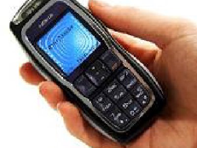 Italiano escribe una Novela usando un Teléfono Móvil