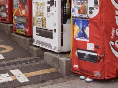 Vístete con el Traje para ocultarte de los Criminales