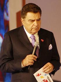 Don Francisco comentando la trágica noticia