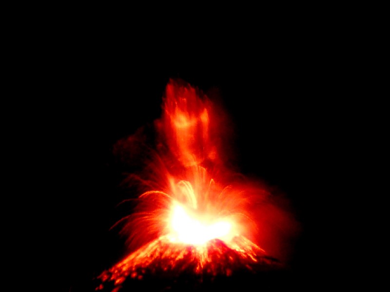 Fotografia Volcan Llaima erupcion 2008
