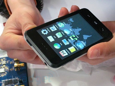 Meizu M8, Clon del iPhone