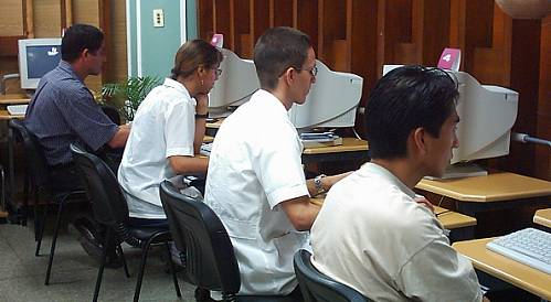 Personas navegando en internet