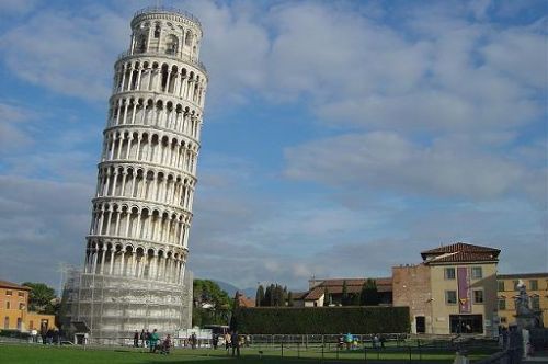 Torre de Pisa inclinada