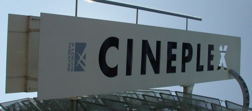 cineplex jugar pantalla grande arriendo