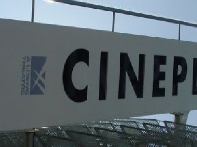 Juega en tu consola a lo grande: renta un cine completo para ti