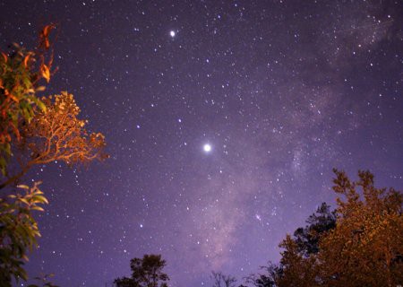 Imagen de conjunción entre Júpiter y Venus y la Luna