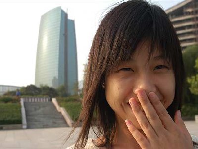 Joven lleva 12 años sin parar de reír