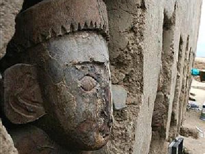 Encuentran 12 estatuillas de madera con más de 500 años de antiguedad