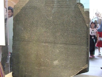 El regreso a casa de la piedra Rosetta… pero sólo de visita