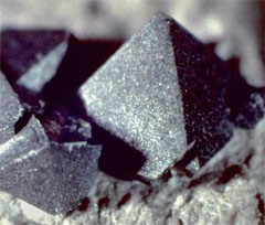 Cristales capaces de almacenar 1 exabyte