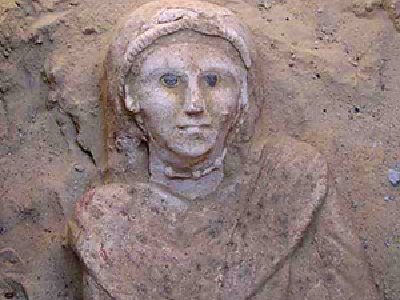 Una mujer enterrada hace 2.000 años fue encontrada junto a 14 tumbas más