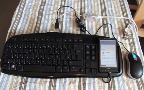 HTC HD2 con Mouse y Teclado Incorporados