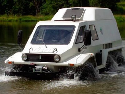 Trekol, un automóvil anfibio capaz de pasar sobre la gente sin dañarla