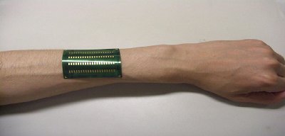 Crean dispositivo híbrido que genera electricidad a partir de la luz y calor del ambiente