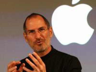 Steve Jobs renuncia como director ejecutivo de Apple