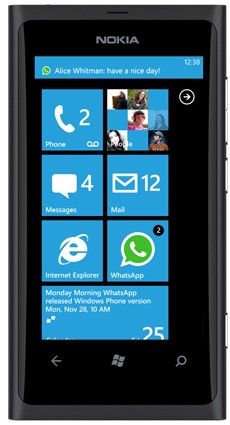 Captura de pantalla de WhatsApp en Nokia Lumia 800 homescreen