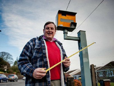 Ingeniero utiliza cinta de medir para vencer multa por exceso de velocidad