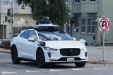 La policía de California detiene un Waymo autónomo por giro ilegal pero no puede multarlo