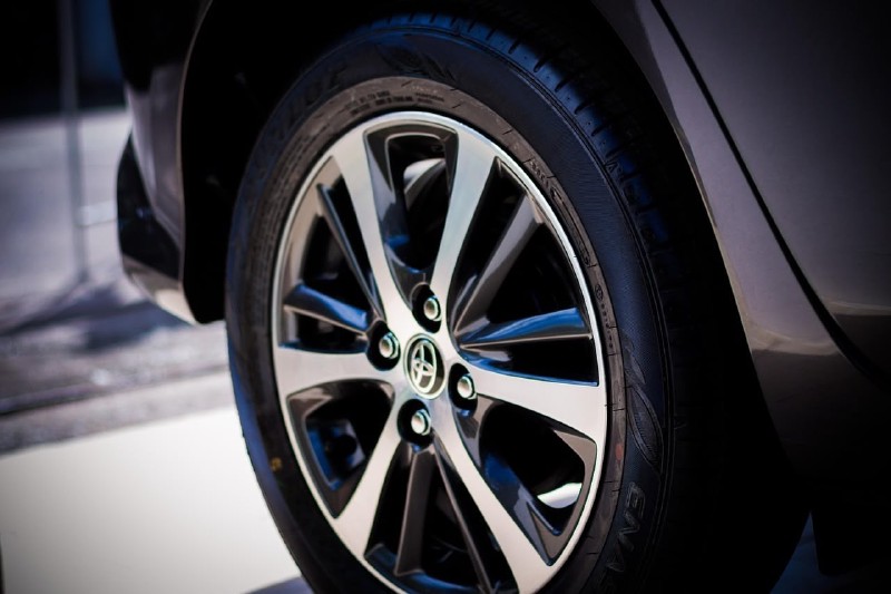 Toyota avanza en baterías de estado sólido para EVs: lanzamiento en 2027